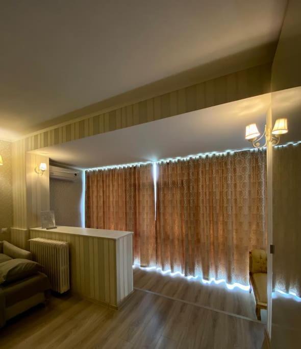 Downtown Studio - Ultra Central With Park View Bucarest Esterno foto